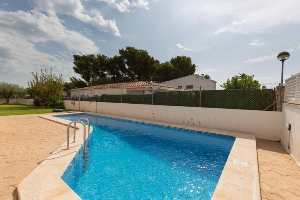 La Rapita - Apartamento De Dos Dormitorios Con Piscina Comunitaria Alcanar Ngoại thất bức ảnh
